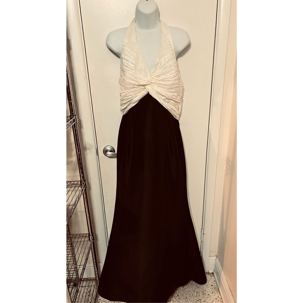 Cachet Formal Maxi Dress White Gauze Halter top Black satin bottom SZ 8 Beautifu